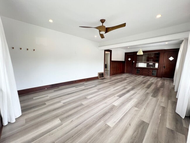 Building Photo - Charming Rose Park Home | 3 Bedrooms | In-...