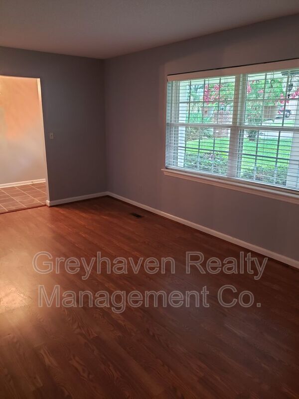 Building Photo - 145 Rolling Ridge Dr