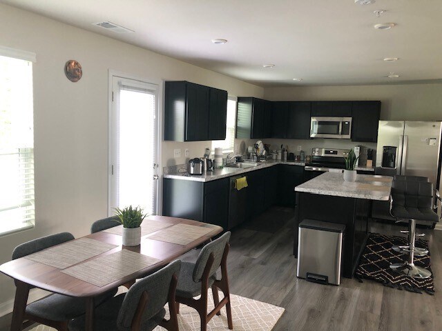 Building Photo - 122 Mariners Wy