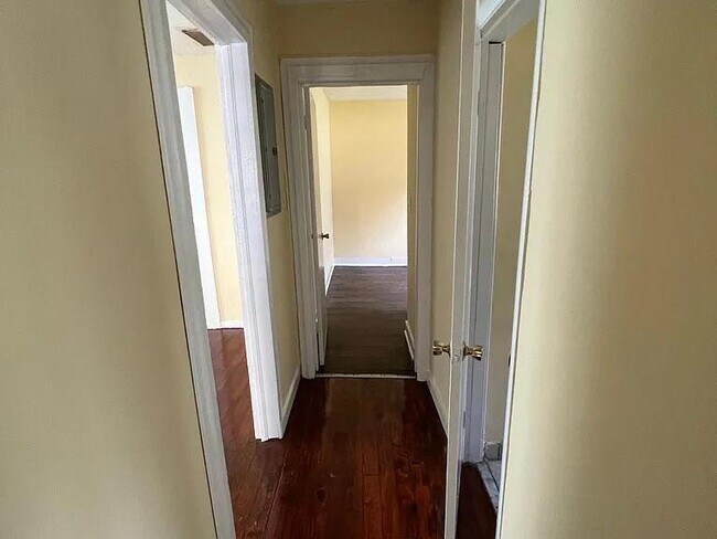 Foto del edificio - 1362 W 25th St