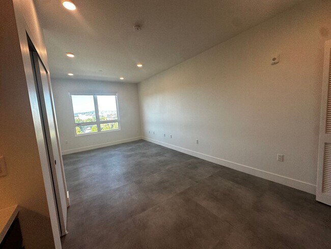 Building Photo - Welcome to Bradley 43