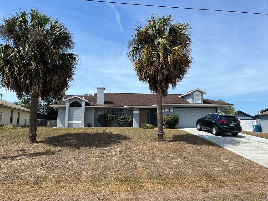 Foto principal - 10211 Heathcliff St