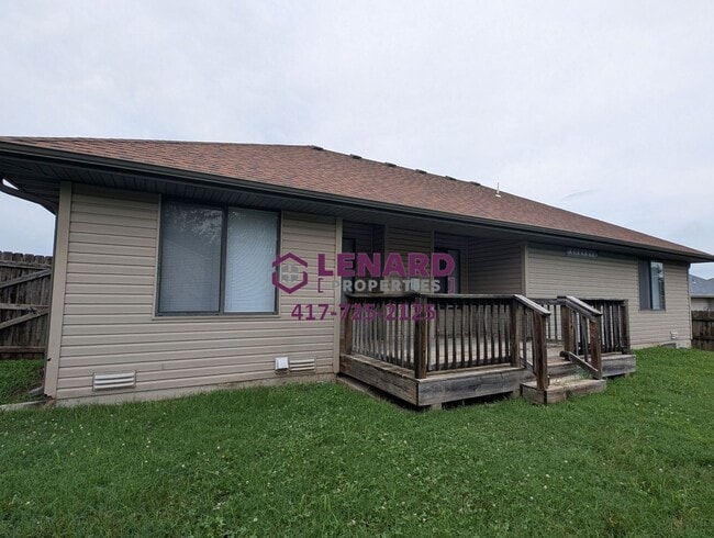 Building Photo - Spacious 3 Bedroom Home!