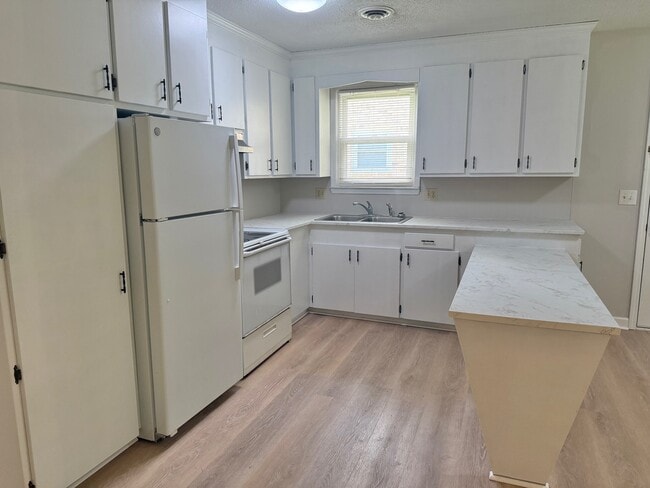 Building Photo - 1209 Furches Ave
