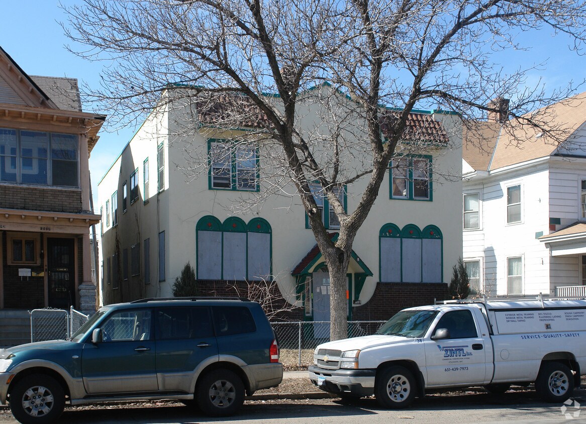 Building Photo - 2424 Chicago Ave