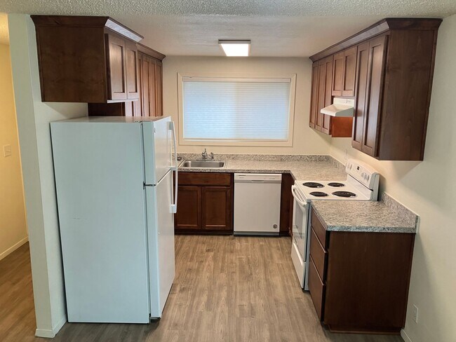 Foto del edificio - Remodeled Two Bedroom Duplex in North Sale...