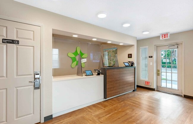 Foto del edificio - Furnished Studio-Miami - Airport - Blue Lagoon