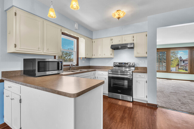 Building Photo - 1004 E Callero Cir