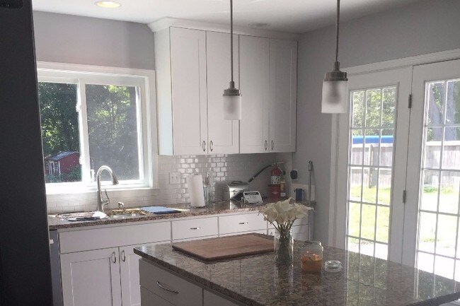 Kitchen - 998 Generals Hwy