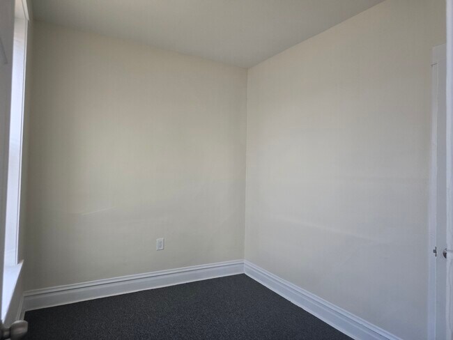 Foto del edificio - 1227 N Parkside Ave