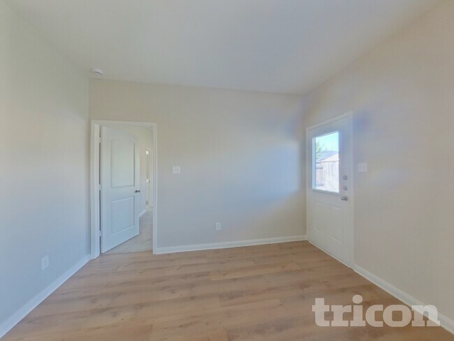 Foto del edificio - 6173 Chalk Hollow Dr