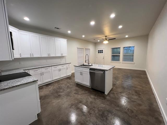 Building Photo - 402 N Elliott Ave