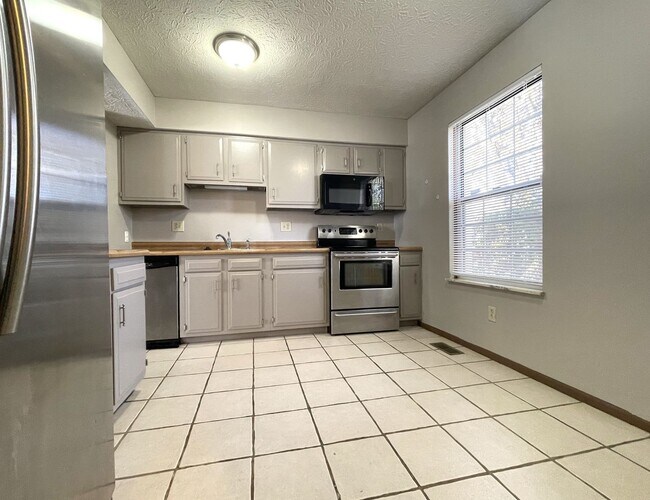 Foto del edificio - 2413 Edmonton Rd