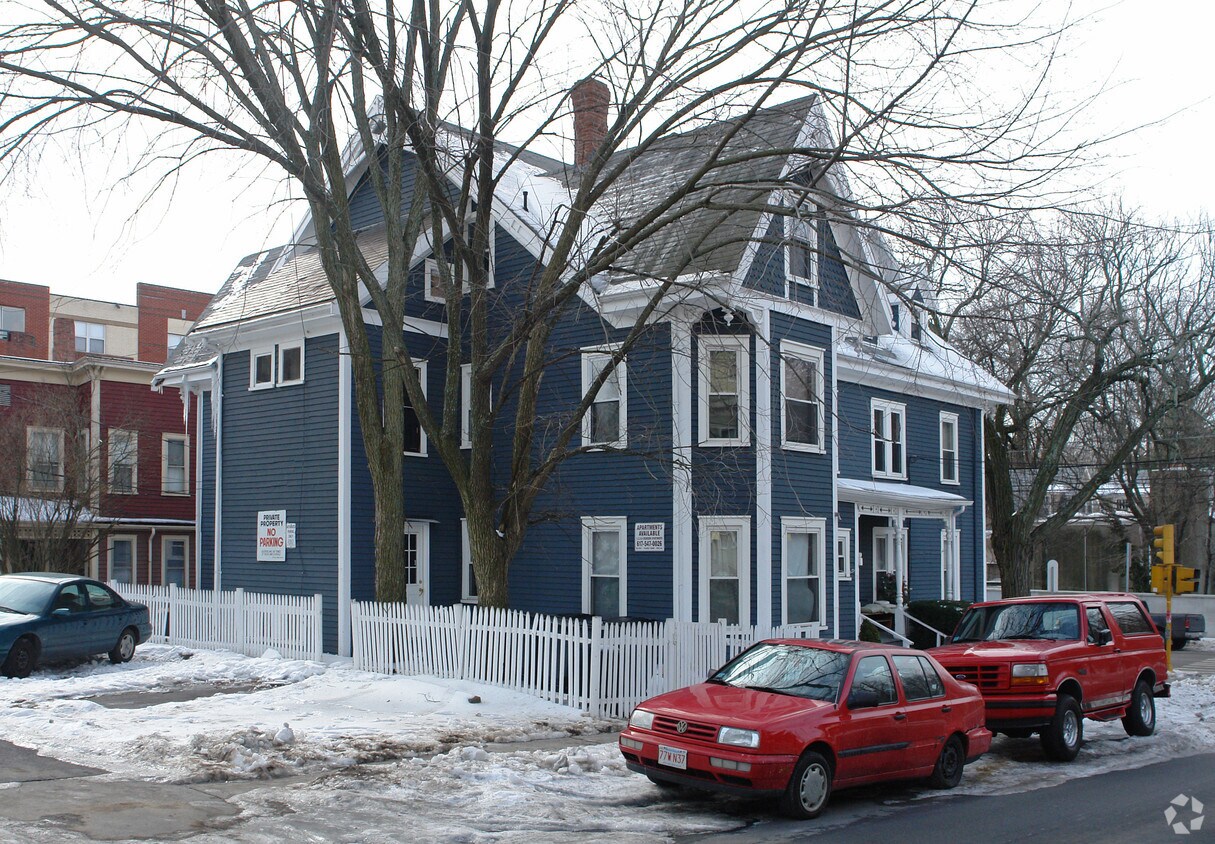 Building Photo - 185-187 Beacon St
