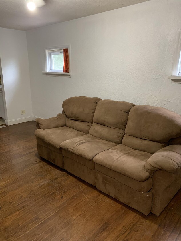 Primary Photo - 624-6245 St Joseph Ave
