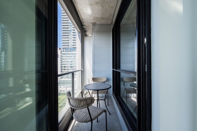 Photo du bâtiment - 1463 Av. Argyle