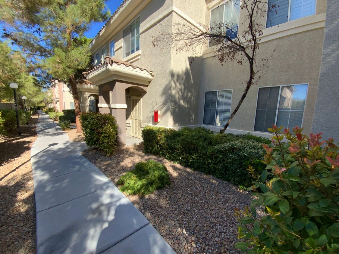 Foto principal - COZY CONDO IN GATED COMMUNITY WITH CLUBHOU...