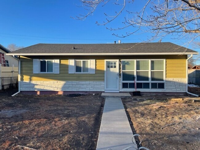 Foto del edificio - NEWLY REMODELED 3 BEDROOM RANCHER IN STRAT...