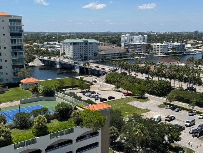 Foto del edificio - 3015 N Ocean Blvd
