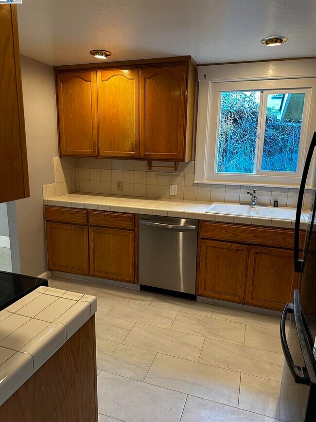 Foto del edificio - 3253 Lynde St