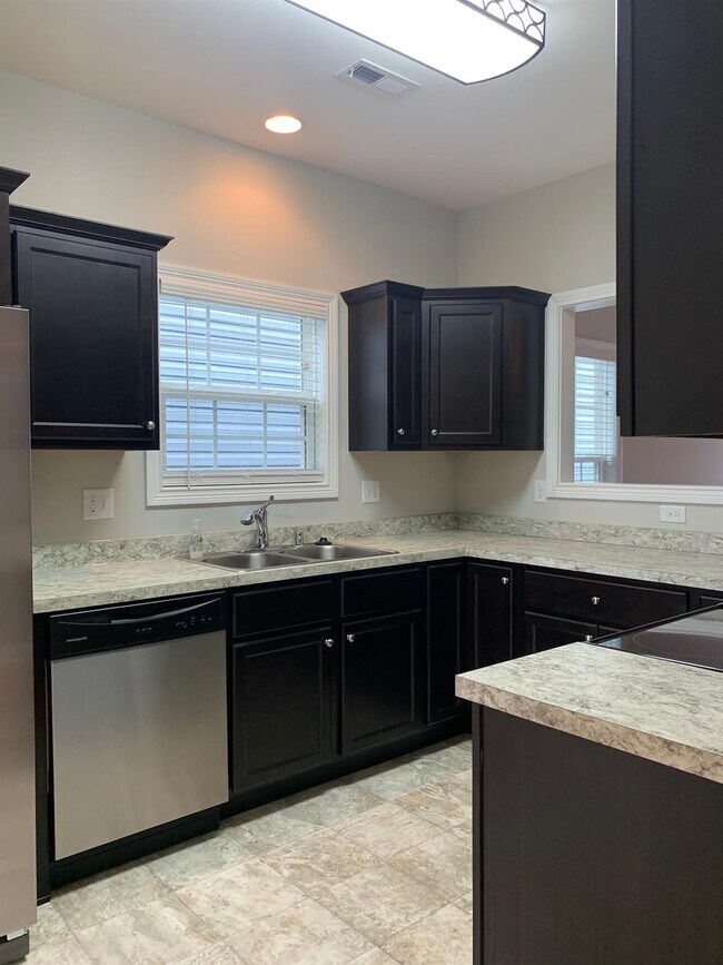 Foto del edificio - 3408 Sweet Clover Ln