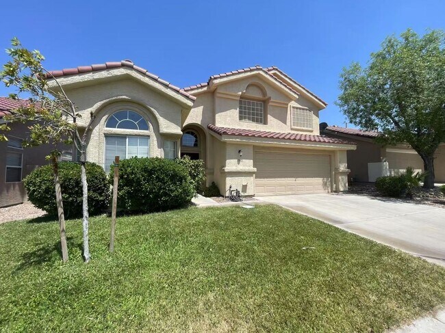 Building Photo - Beautifully upgraded house