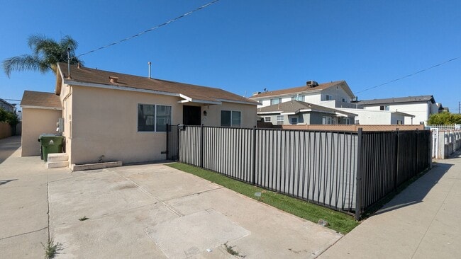 1610-1614 W 205th St - 1610-1614 W 205th St Apartment