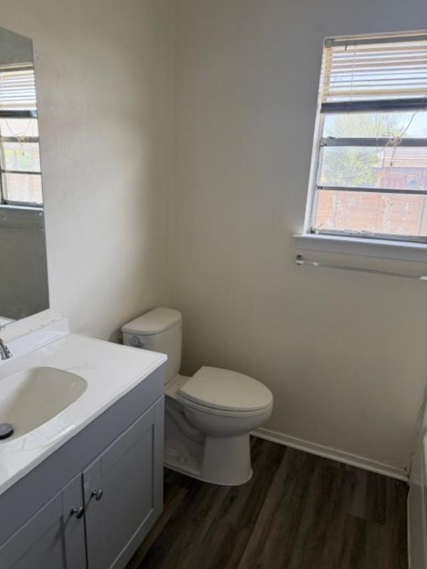 Foto del edificio - 305 E Eggleston St