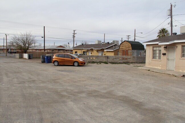 Foto del edificio - 8907 Old County Dr
