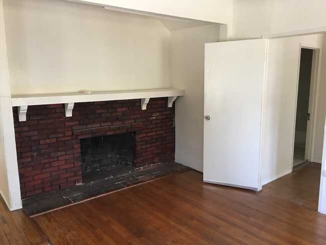 Livingroom with original hardwood floors and high ceilings. - 937 North Benton Way