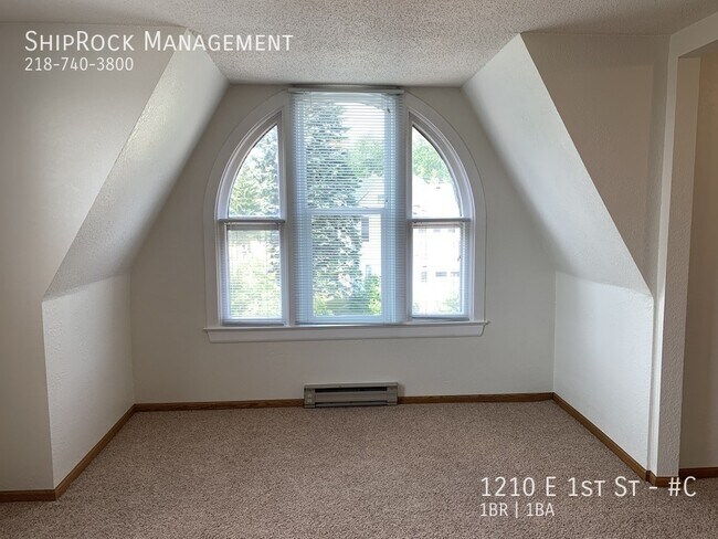 Foto del edificio - 1210 E 1st St