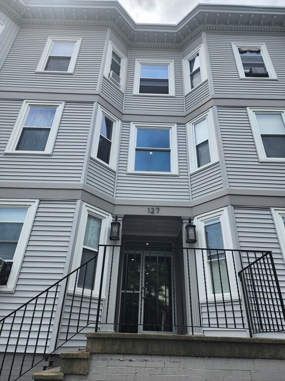 Building Photo - 127 Washington St