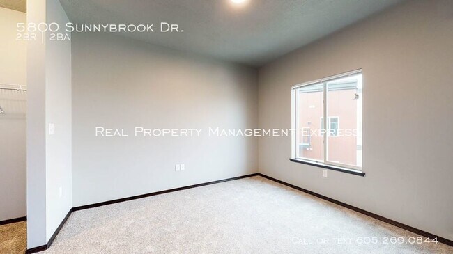 Building Photo - Spacious 2 Bedroom 2 Bath