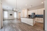 Foto principal - 901 S Smith Rd