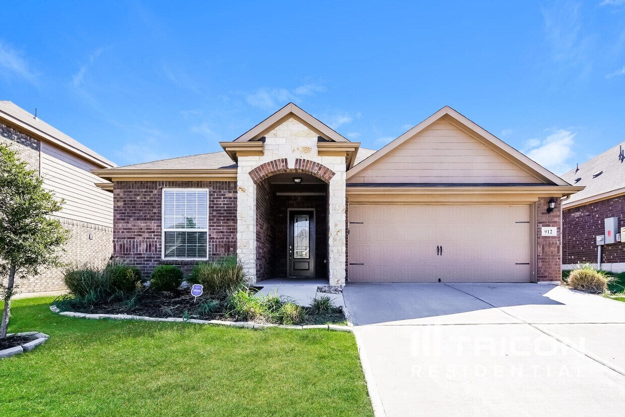 Foto principal - 912 Summer Stream Road Denton TX