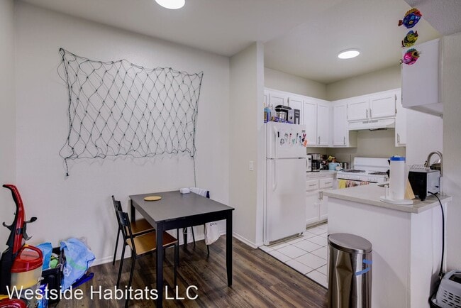 Foto del edificio - 685 Kelton Ave