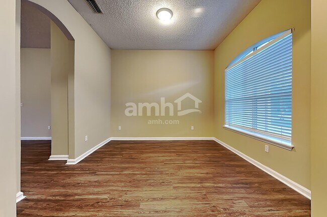 Foto del edificio - 7093 Rapid River Dr W