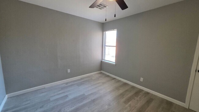 Foto del edificio - 1536 SW 38th St