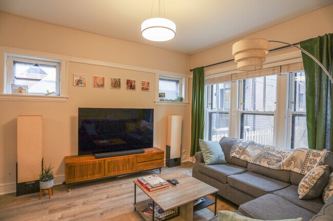 Foto del edificio - 3817 N Lakewood Ave
