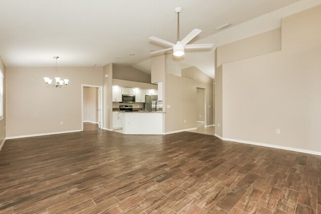 Foto del edificio - 7742 Ashford Dr