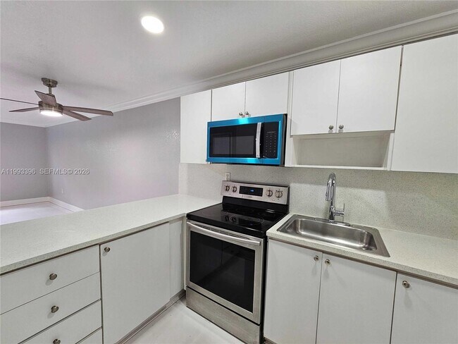 Foto del edificio - 8027 NW 8th St