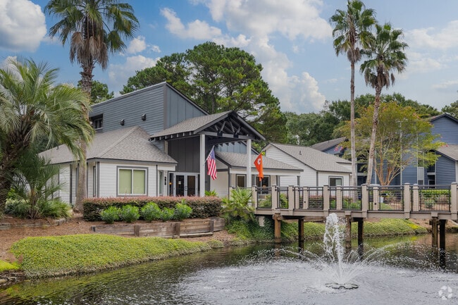 Entrada del edificio - MAA Runaway Bay