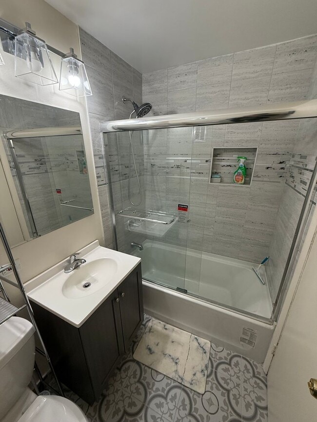 Foto del edificio - Studio with Parking Included Available Furnished Close to Transportation