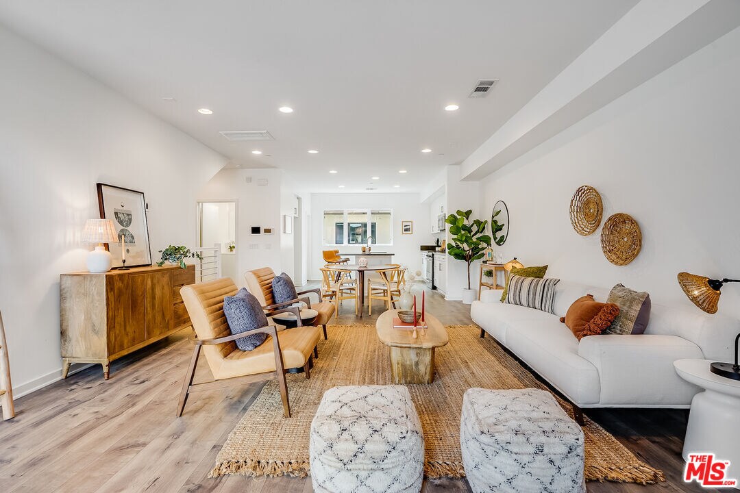 Foto principal - 2930 Rowena Ave