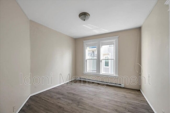 Foto del edificio - 28 Walnut Ave