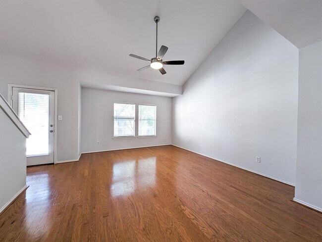 Foto del edificio - 1131 W 24th St