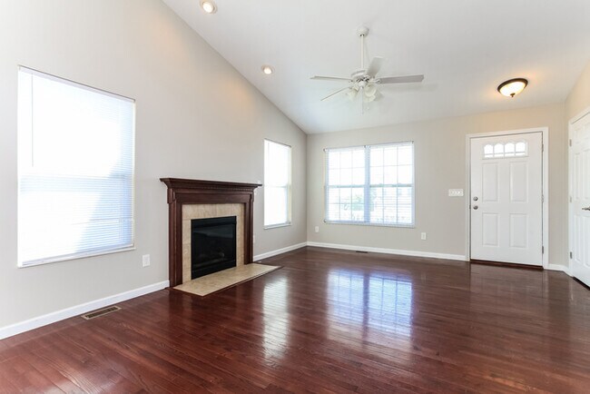 Foto del edificio - 281 Timber Hill Dr