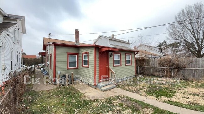 Building Photo - 252 McClure St