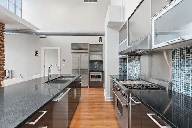 Building Photo - 1615 N Queen St