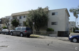 Building Photo - 5427 Romaine St